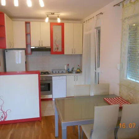 Apartment Toni Omis